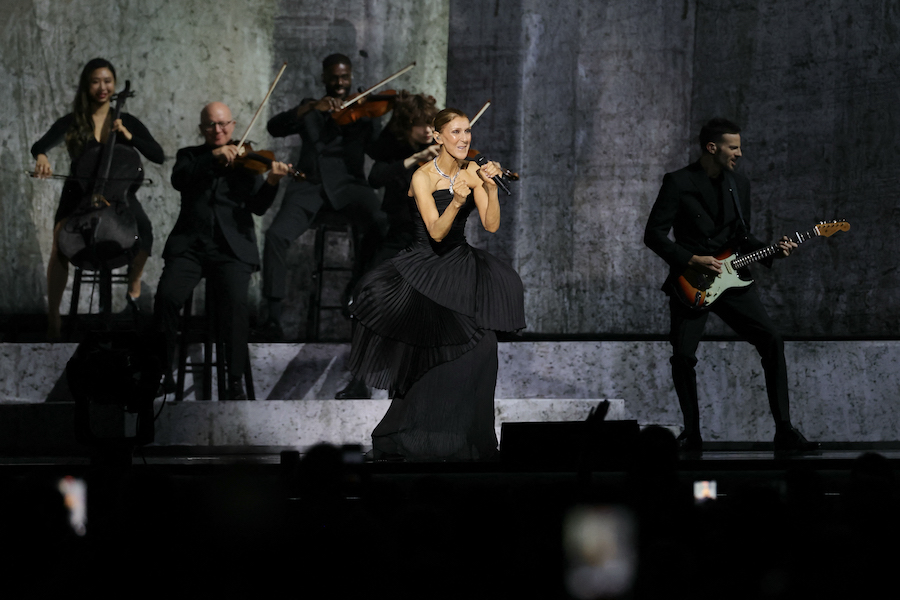 NEWS France. « Je vais bien »: Céline Dion renaît sur scène après six ans d’absence  [Réd. Les Sables-d’Olonne]