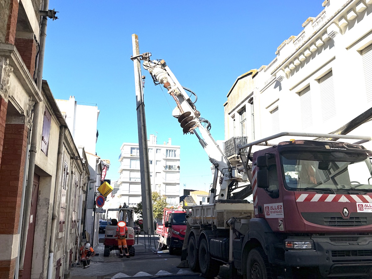 
		Commentaires sur Les Sables-d’Olonne Vendée. Les derniers poteaux électriques ont disparu rue Nationale grâce au programme d’enfouissement des réseaux par Marty		